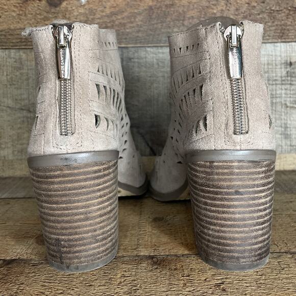 Vince Camuto Tarita Laser Cutout Lace Up Bootie Sandals Tan Suede Size 7.5 - Picture 8 of 14